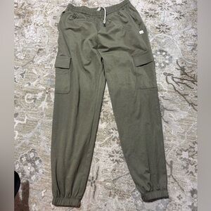 Vuori boyfriend cargo joggers sweatpant women small